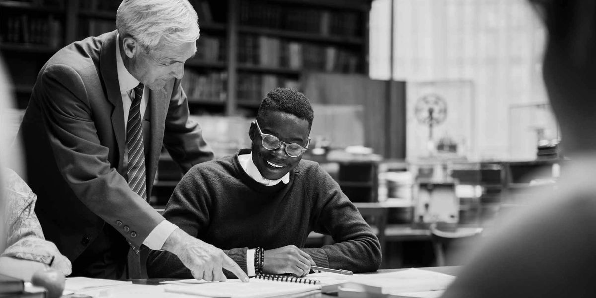 A mentor supporting a learner